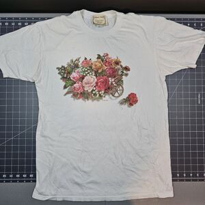 Vintage Victorian Joys Floral Tshirt Womens Medium 90s Roses Retro Classic Art